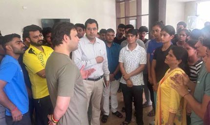 खेल मंत्री गौरव गौतम का बड़ा एक्शन, 15 अफसरों को नोटिस