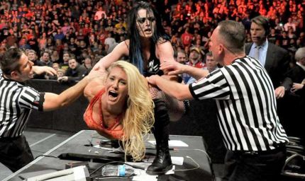 WWE में सनसनीखेज खुलासा: महिला रेसलर संग अधिकारी की शर्मनाक हरकत