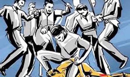 टैक्सी स्टैंड बना रणभूमि: लाठी-तलवारों से हमला, दिल्ली का युवक गंभीर घायल