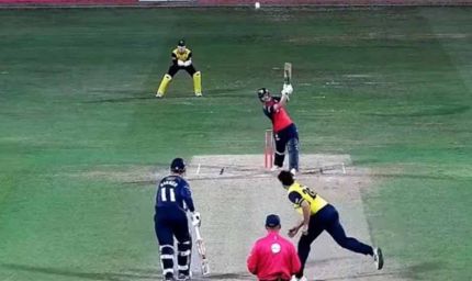 T20 ब्लास्ट में जॉर्डन कॉक्स का धमाका: 22 बाउंड्री से रचा तूफानी शतक