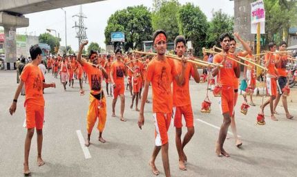 मुजफ्फरनगर में पुलिस ने बिना साइलेंसर वाली 15 से ज्यादा बाइकें की जब्त, कांवड़ियों के खिलाफ कार्रवाई