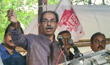 मुंबई को अलग करने वालों के टुकड़े करेंगे: भाषा विवाद पर गरजे उद्धव ठाकरे