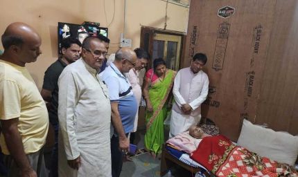 आस्वस्थ लोकतंत्र सैनानी के स्वास्थ की जानकारी लेने पहुचे विधायक पहुचे, स्वास्थ की ली जानकारी,परिजनों से की चर्चा