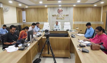 कलेक्टर ने व्हीसी के माध्यम से की बाढ़ आपदा प्रबंधन की समीक्षा