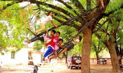 सावन की मस्ती में मातम: झूले की रस्सी में फंसकर 12 वर्षीय बच्ची की दर्दनाक मौत