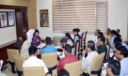 राज्यमंत्री श्रीमती गौर ने विभिन्न वार्डों में संचालित निर्माण कार्यों की समीक्षा की