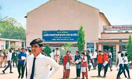 भोपाल: पीएमश्री एमएलबी स्कूल की कक्षा में गिरा प्लास्टर, दो छात्राएं घायल