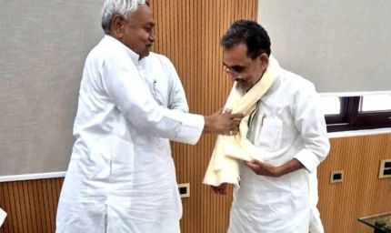 नीतीश को कुशवाहा की खुली चेतावनी: बेटे के जन्मदिन पर बोले- JDU नेतृत्व अब बदलें