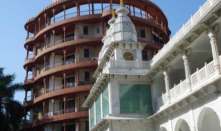 मुंबई के गिरगांव इस्कॉन मंदिर को बम से उड़ाने की धमकी, जांच में जुटी पुलिस