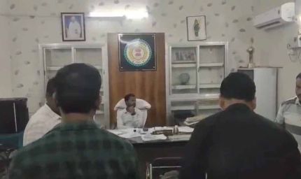 ACB की छापेमारी: तहसील कार्यालय में रिश्वत लेते बाबू पकड़ा गया