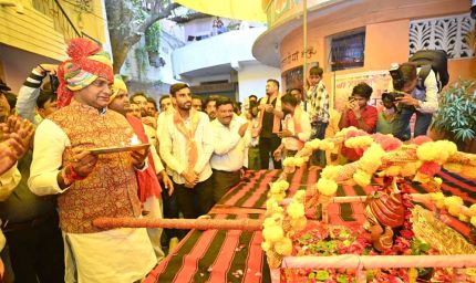 नरेला में श्रावण माह के अवसर पर निकली बाबा महाकाल की सवारी