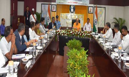 केवल रिपोर्ट पर निर्भर न रहें, निचले स्तर पर जाकर योजनाओें का क्रियान्वयन देखें-डेका