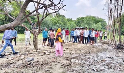 उन्नाव में पटाखा धमाका: युवक की दर्दनाक मौत, बस्ती में गड्ढे से मिले तीन मासूमों के शव