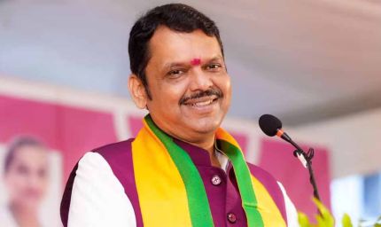 पीएम मोदी ने महाराष्ट्र के मुख्यमंत्री देवेंद्र फडणवीस को जन्मदिन की दी बधाई