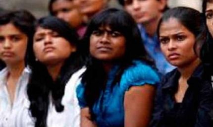 रेलवे में टिकट जांच के दौरान पकड़ी गईं 56 लड़कियां, खुला बड़ा राज