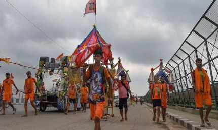 कांवड़ यात्रा: UP-उत्तराखंड सरकार का QR कोड का आदेश जारी रहेगा, SC में मामला अब भी पेंडिंग