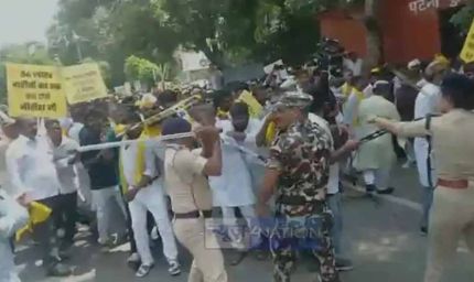 प्रशांत किशोर के नेतृत्व में जन सुराज का प्रदर्शन, पुलिस पर लाठीचार्ज का आरोप