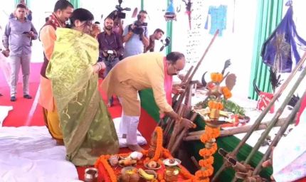 हरेली परंपरा में डूबे डिप्टी सीएम साव: पत्नी संग की खेती उपकरणों की पूजा