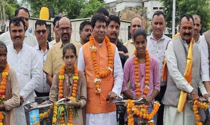 सभी विद्यालयों में विद्यार्थियों को रोजाना प्रार्थना के समय कराये पीटी- गोपाल सिंह इंजीनियर विधायक