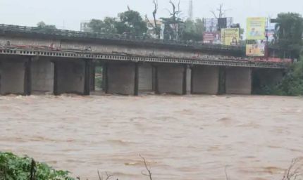 खरकई और स्वर्णरेखा नदियों का जलस्तर फिर बढ़ा, प्रशासन अलर्ट पर