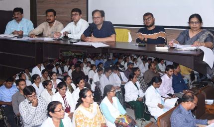 कलेक्टर ने की स्वास्थ्य विभाग के कामकाज की समीक्षा