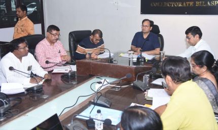 कलेक्टर की अध्यक्षता में जिला स्वास्थ्य समिति की बैठक