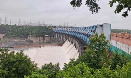 इंदिरा सागर और ओंकारेश्वर बांध के खुले गेट, नर्मदा में स्नान और बोटिंग पर प्रतिबंध