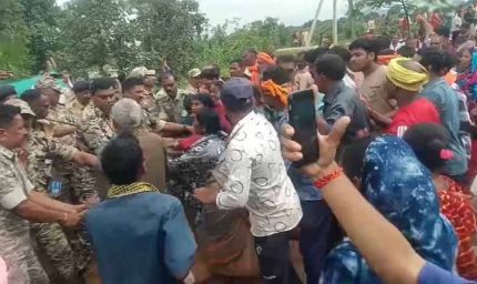 धर्मांतरण विवाद पर बवाल: चर्च में तोड़फोड़, गांव में तनाव, पुलिस तैनात