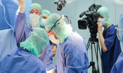 लाइव सर्जरी पर सुप्रीम कोर्ट की कड़ी नजर, NMC के नए नियमों से खत्म होगा मुनाफाखोरी का खेल