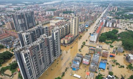 बीजिंग में बारिश बनी कहर, भारी तबाही से 30 लोगों की दर्दनाक मौत