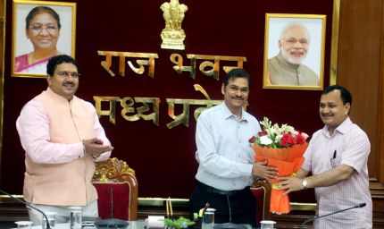 राज्यपाल के अपर मुख्य सचिव गुप्ता को विदाई, प्रमुख सचिव डॉ. कोठारी का हुआ स्वागत