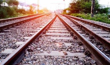 मुंबई में बड़ा रेल हादसा टला: पटरी में दरार से मचा हड़कंप, सेंट्रल लाइन पर आवागमन प्रभावित