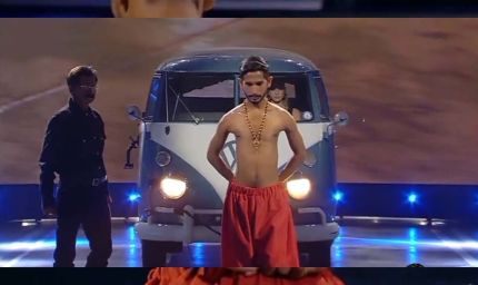 अभिषेक चौबे ने शोल्डर ब्लेड्स से खींची 1250 किलो की कार, बनाए 2 वर्ल्ड रिकॉर्ड