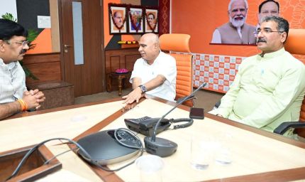 सीएम हाउस में पहली ग्रुप मीटिंग: खंडेलवाल का सख्त संदेश – ‘कोई नेता नहीं, संगठन ने बनाया जिलाध्यक्ष’