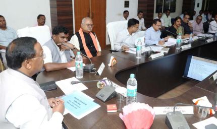 रायपुर : कृषि और आदिवासी विकास को लेकर मंत्री रामविचार नेताम ने कांकेर में तीन जिलों के अधिकारियों की समीक्षा बैठक ली