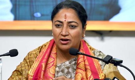 CM रेखा गुप्ता का केजरीवाल पर सीधा वार: 'सामने आएंगे तो पूछूंगी दिल्ली की बदहाली का जवाब'