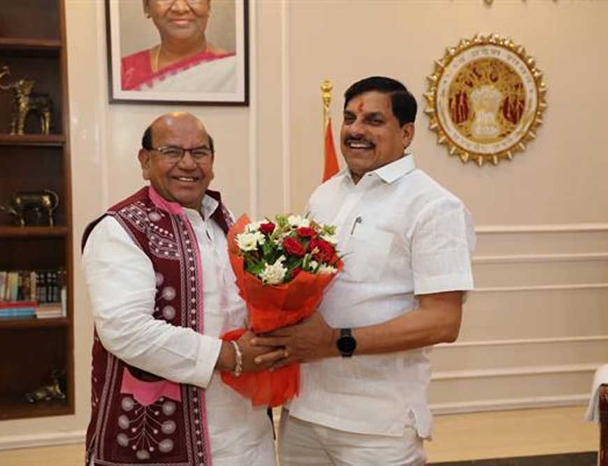 देवास जिले में जनजाति वर्ग के हित में की गई कार्यवाही से आयोग संतुष्ट: मुख्यमंत्री डॉ. यादव