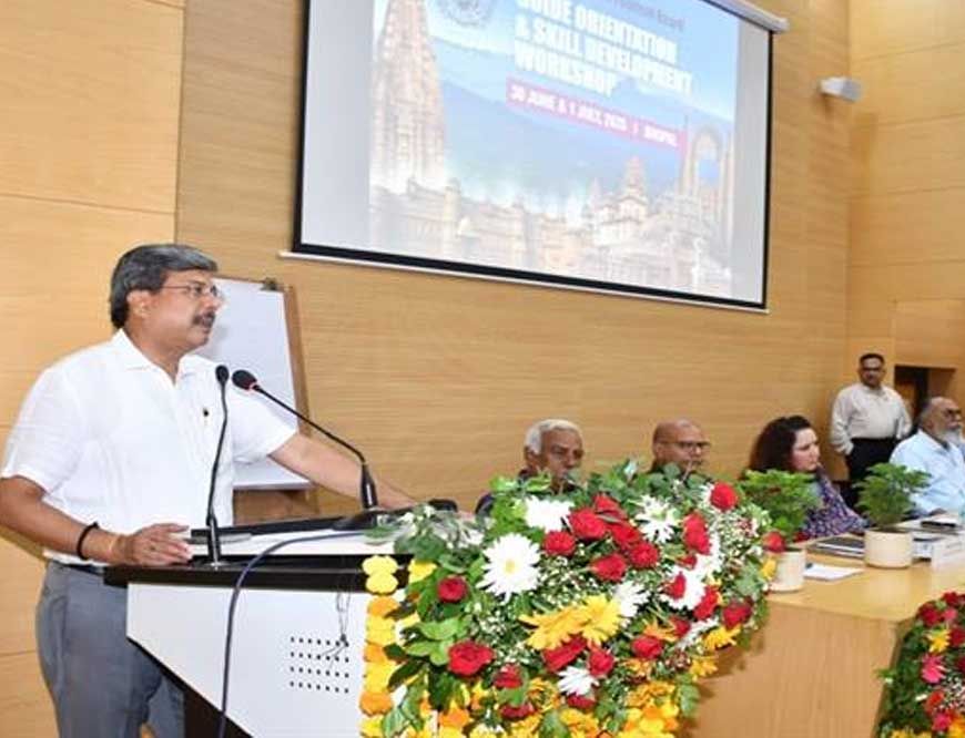 पर्यटकों के लिए मॉन्यूमेंट गुरु है 'गाइड'- प्रमुख सचिव शुक्ला