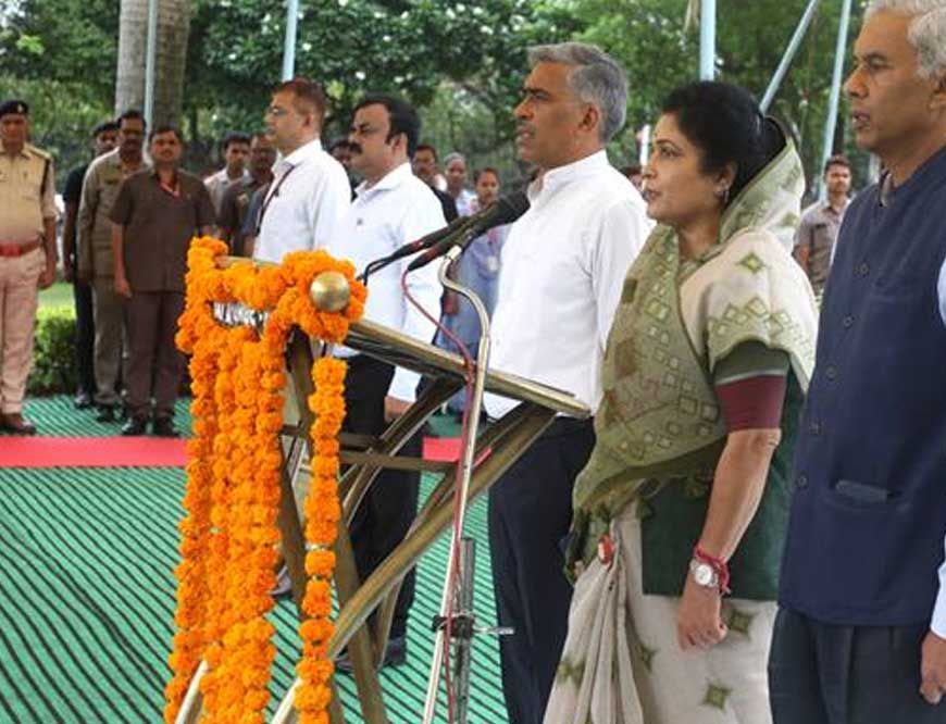 मंत्रालय में राष्ट्र-गीत एवं राष्ट्र-गान का हुआ सामूहिक गायन