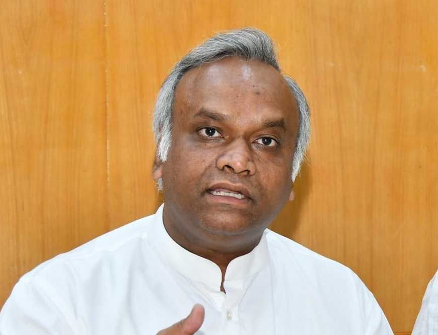 'अगर केंद्र की सत्ता में आए तो संघ को करेंगे बैन...', कांग्रेस अध्यक्ष मल्लिकार्जुन खड़गे के बेटे का ऐलान