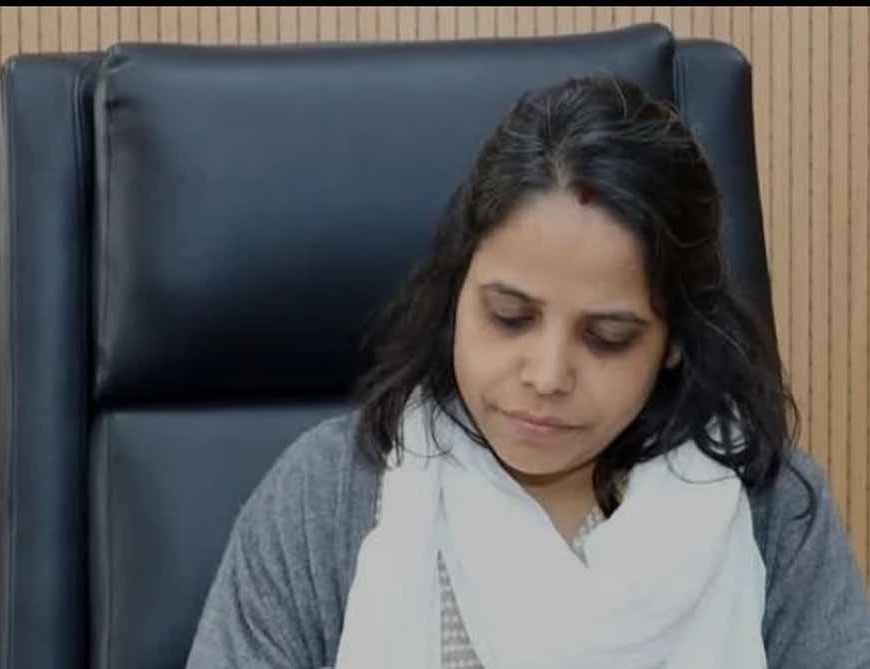 कलेक्टर नेहा ने मारव्या पत्रकारों के बिना अनुमति कलेक्ट्रेट में प्रवेश को प्रतिबंधित कर दिया था, अब लिया यू-टर्न