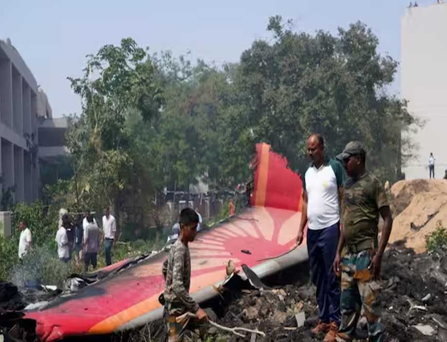 अहमदाबाद विमान हादसा: एअर इंडिया और बोइंग के खिलाफ कोर्ट जाने की तैयारी में पीड़ित परिवार