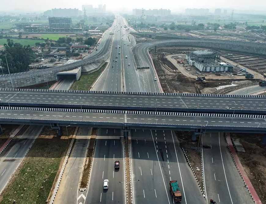 यूपी में औद्योगिक क्रांति! इंटीग्रेटेड मैन्युफैक्चरिंग एंड लॉजिस्टिक्स क्लस्टर्स से खुलेगा विकास का रास्ता