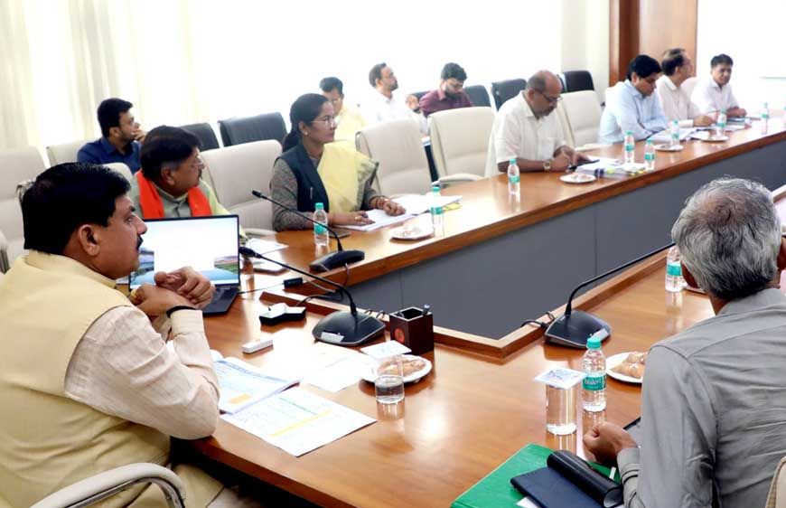 नगरीय क्षेत्रों में झुग्गी बस्तियों के विस्तार को नियंत्रित करने कार्य-योजना बनाई जाए : मुख्यमंत्री डॉ. यादव