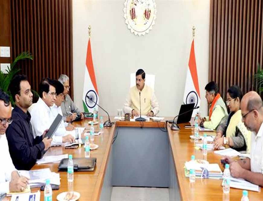 नगरीय क्षेत्रों में झुग्गी बस्तियों के विस्तार को नियंत्रित करने कार्य-योजना बनाई जाए : मुख्यमंत्री डॉ. यादव