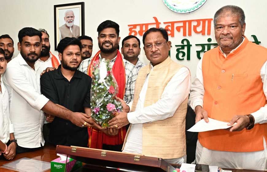 मुख्यमंत्री साय से रजक समाज के प्रतिनिधि मंडल ने की सौजन्य भेंट, राज्य स्तरीय युवा सम्मेलन में शामिल होने का दिया आमंत्रण