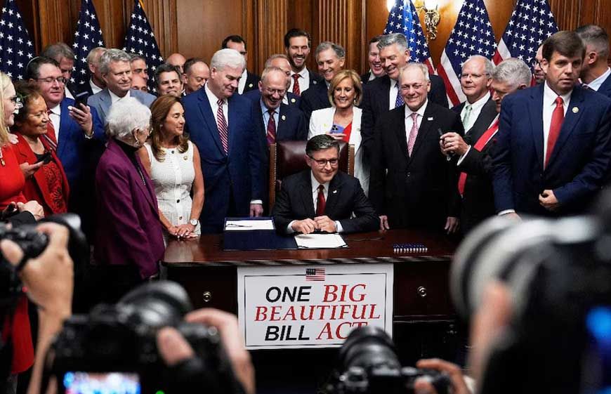 US संसद से पास हुआ 'वन बिग ब्यूटीफुल बिल', ट्रंप बोले- लाखों परिवारों को 'डेथ टैक्स' से आजादी