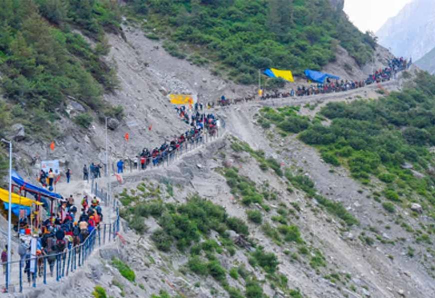 श्रद्धा की डोर से बंधे हजारों भक्त, अमरनाथ यात्रा में उमड़ा आस्था का सैलाब
