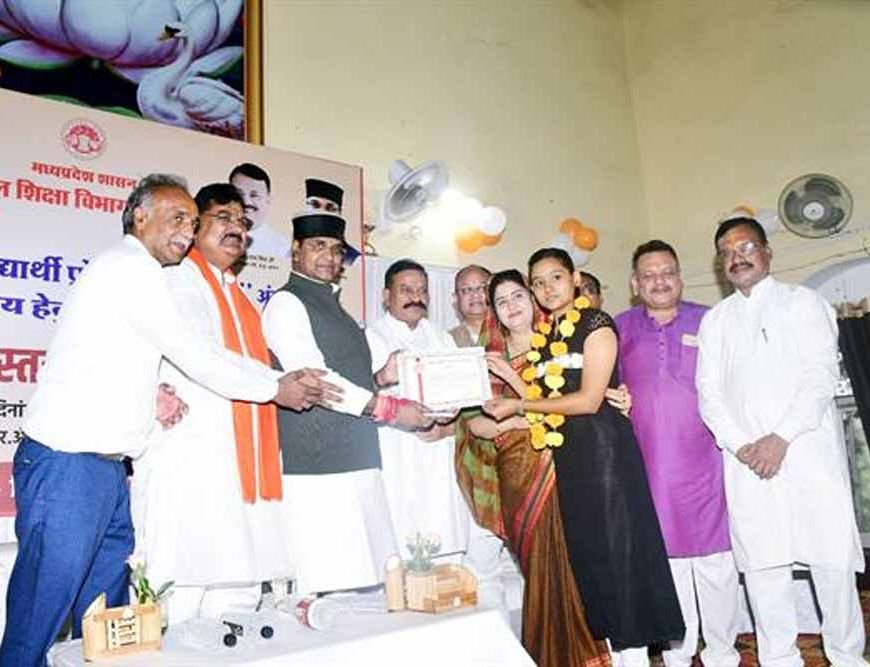 विद्यार्थी समाज एवं राष्ट्र के पुनउर्त्थान के लिये पढ़ाई करें : मंत्री सारंग