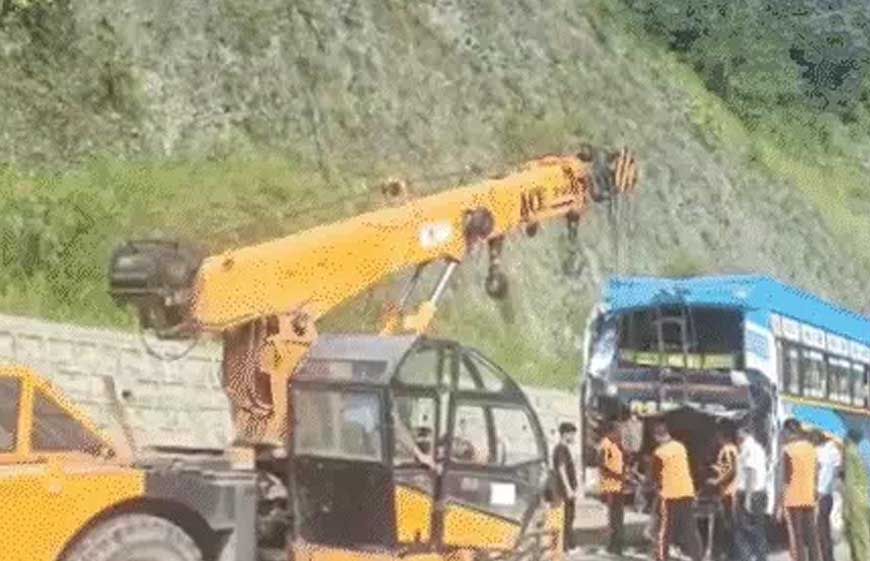 अमरनाथ यात्रा के दौरान बसों की टक्कर, 36 लोग घायल; नाश्ते के लिए रुका था काफिला